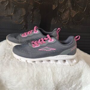 Avia Kids Sneakers in Gray and Pink